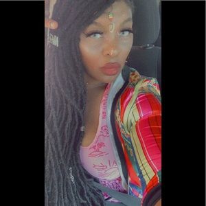 Meet your Posher, Brooxie